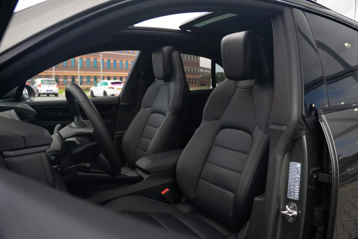4 100 kWh|1e Eig|Org NL NAP|Achterasbesturing|Trekhaak|Panoramadak|Head Up|Chrono|Aventuringroen|Matrix|BOSE|Luchtvering|Dealer Onderhouden