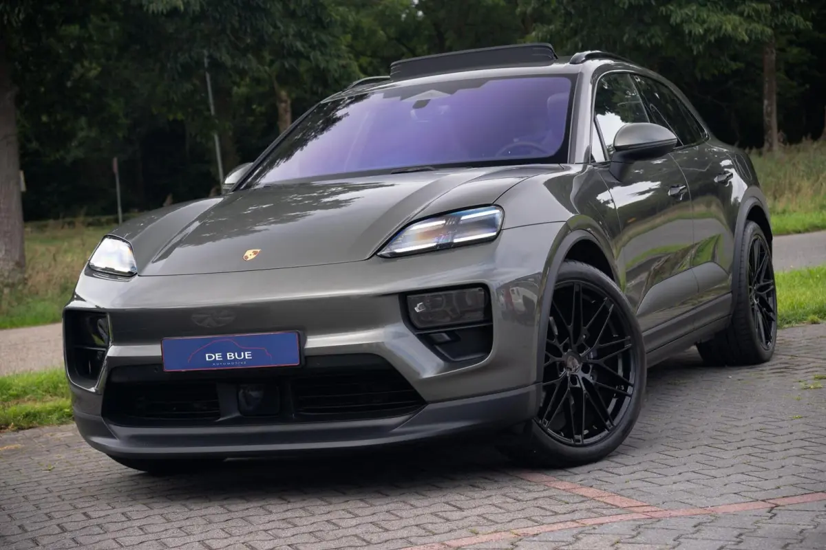 4 100 kWh|1e Eig|Org NL NAP|Achterasbesturing|Trekhaak|Panoramadak|Head Up|Chrono|Aventuringroen|Matrix|BOSE|Luchtvering|Dealer Onderhouden