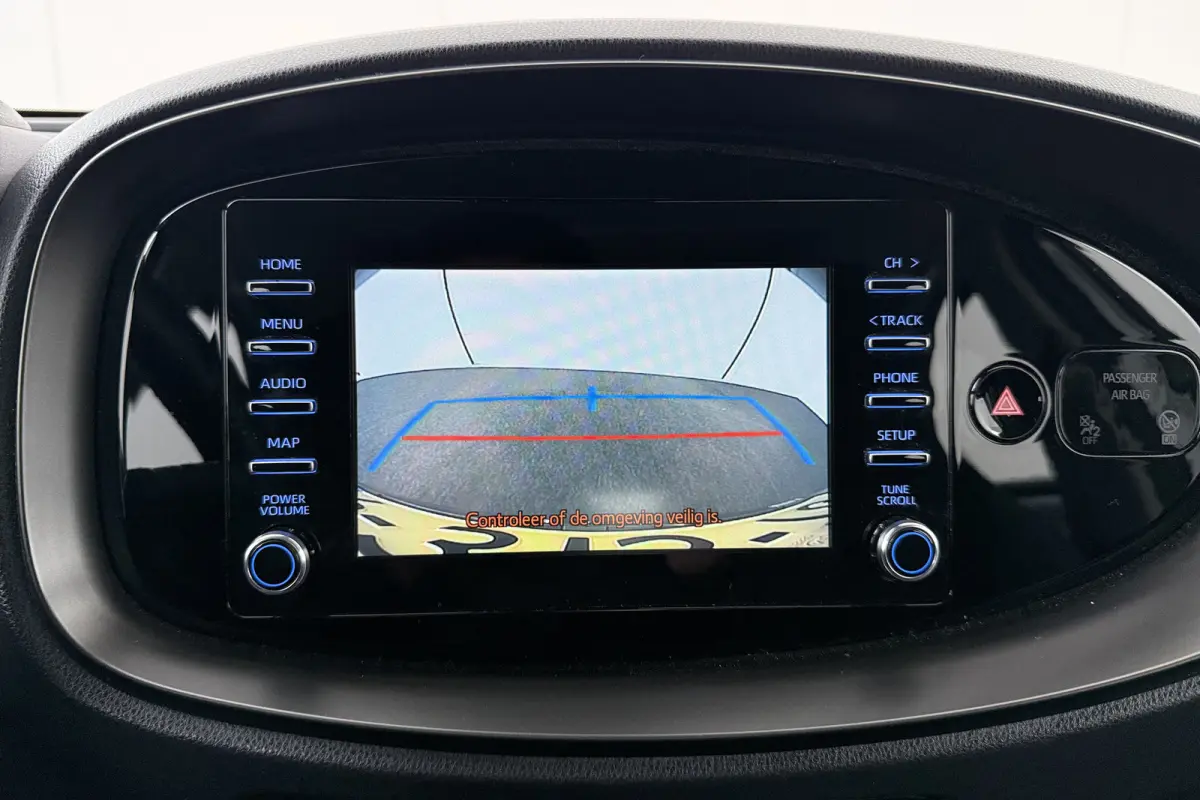 1.0 VVT-i MT Play Adapt. Cruise Carplay Camera