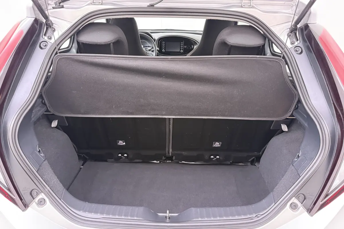 1.0 VVT-i MT Play Adapt. Cruise Carplay Camera