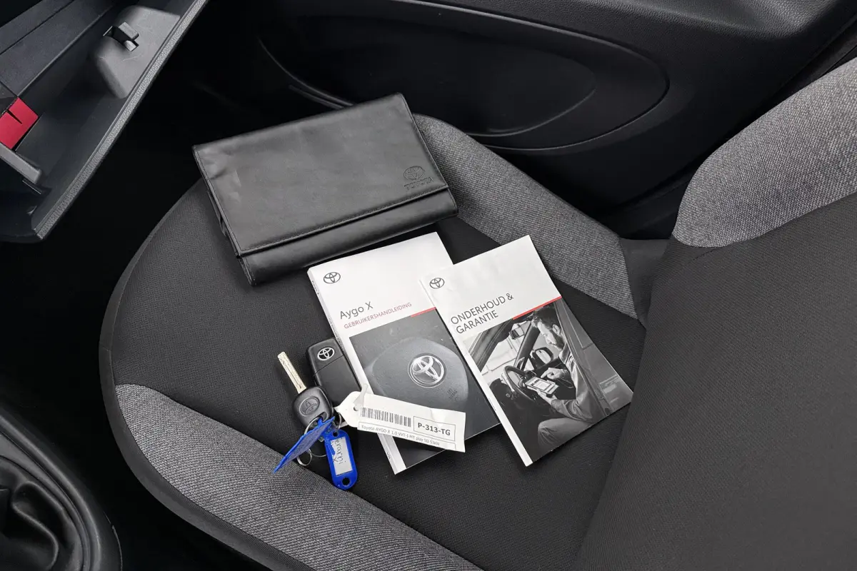 1.0 VVT-i MT Play Adapt. Cruise Carplay Camera