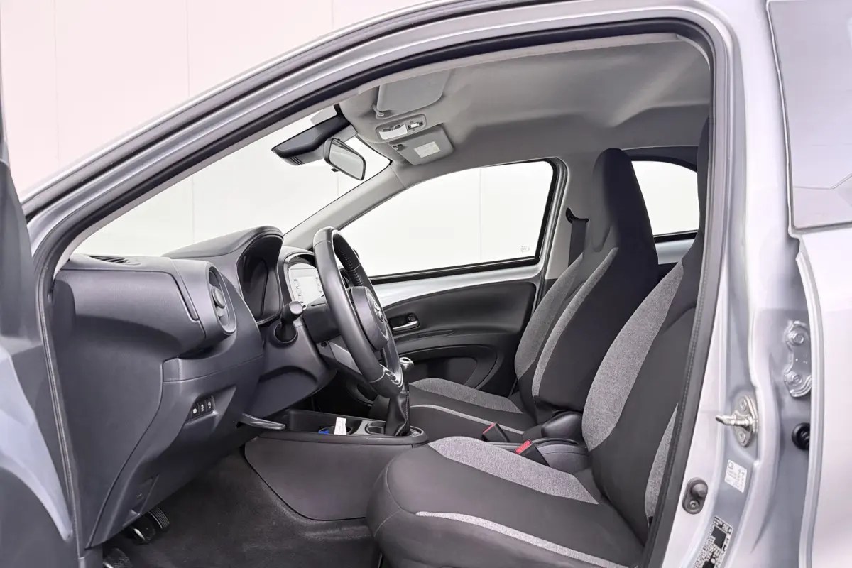 1.0 VVT-i MT Play Adapt. Cruise Carplay Camera