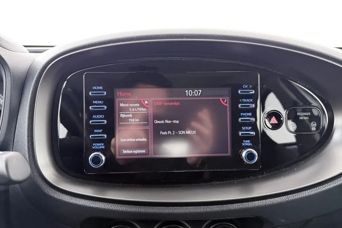 1.0 VVT-i MT Play Adapt. Cruise Carplay Camera