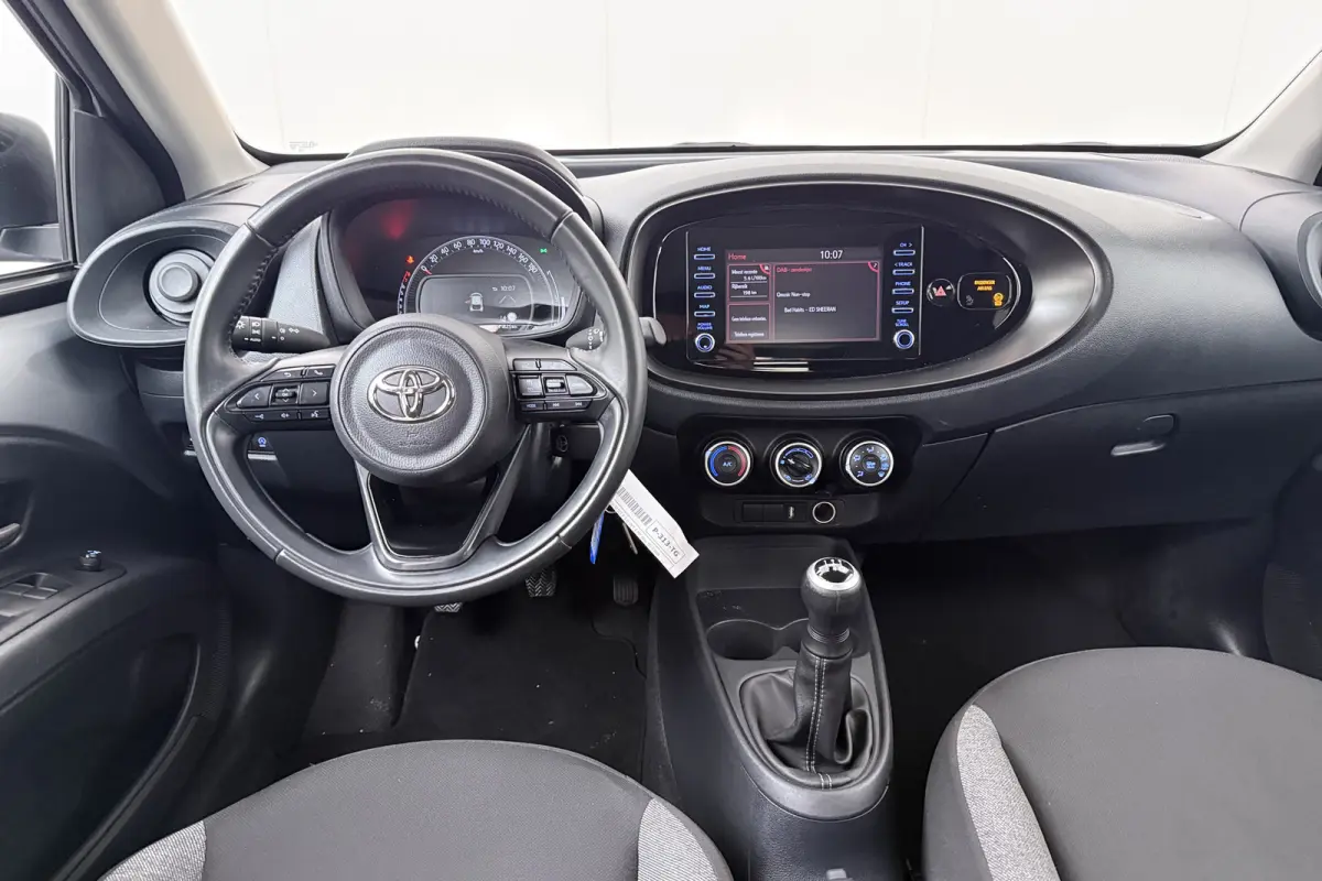 1.0 VVT-i MT Play Adapt. Cruise Carplay Camera