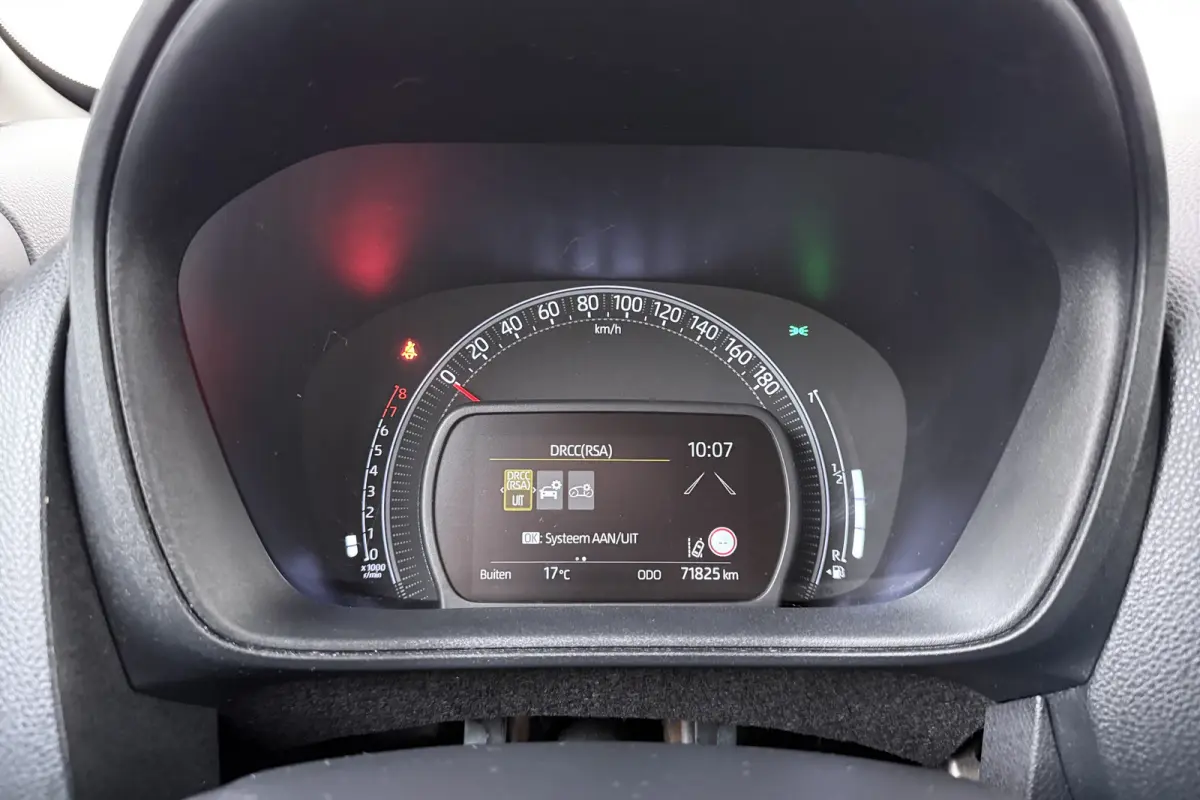 1.0 VVT-i MT Play Adapt. Cruise Carplay Camera