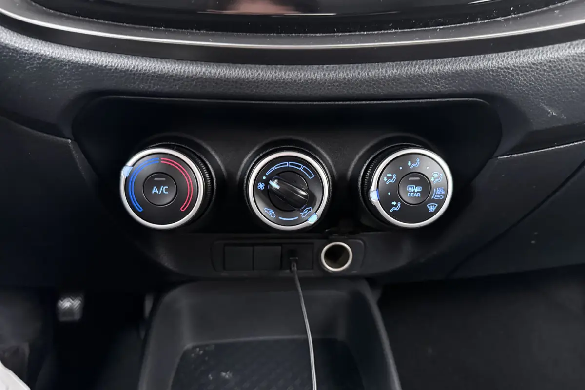 1.0 VVT-i MT Play Adapt. Cruise Carplay Camera
