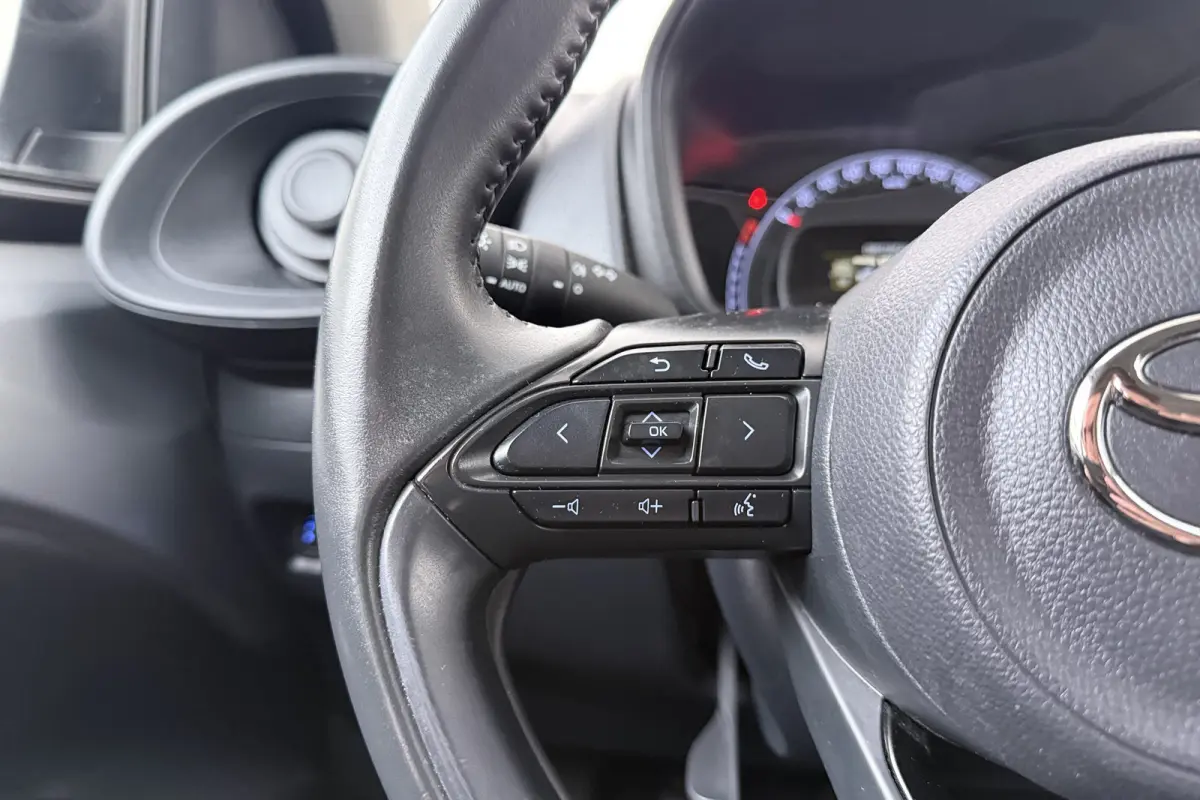 1.0 VVT-i MT Play Adapt. Cruise Carplay Camera