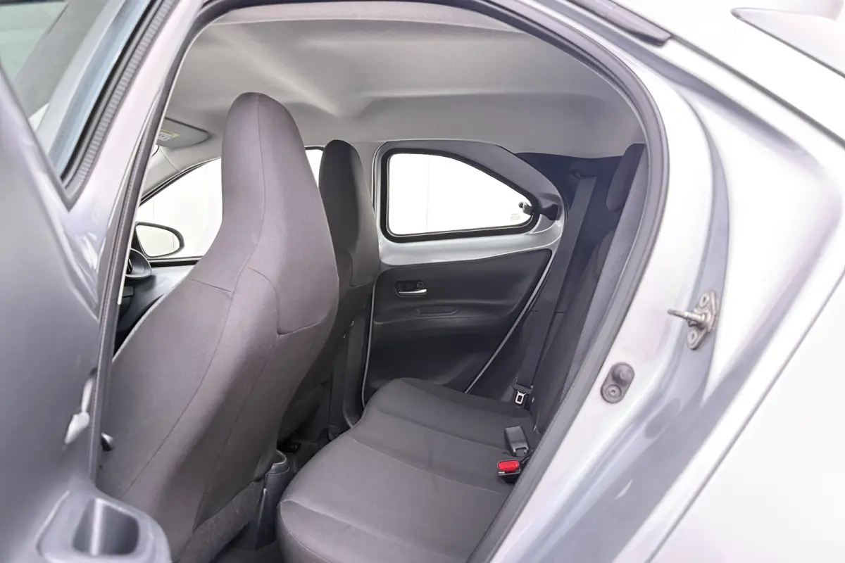 1.0 VVT-i MT Play Adapt. Cruise Carplay Camera