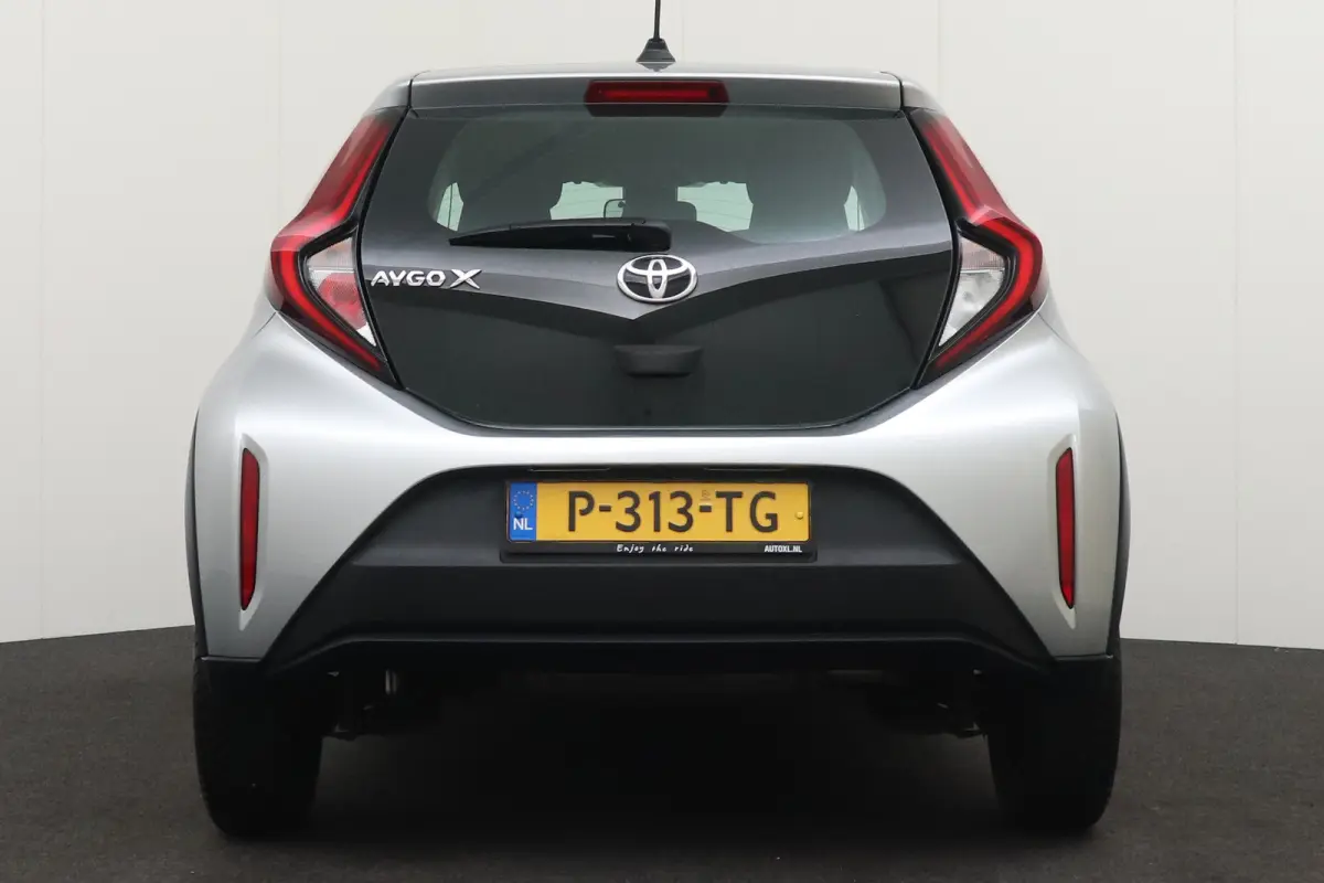1.0 VVT-i MT Play Adapt. Cruise Carplay Camera
