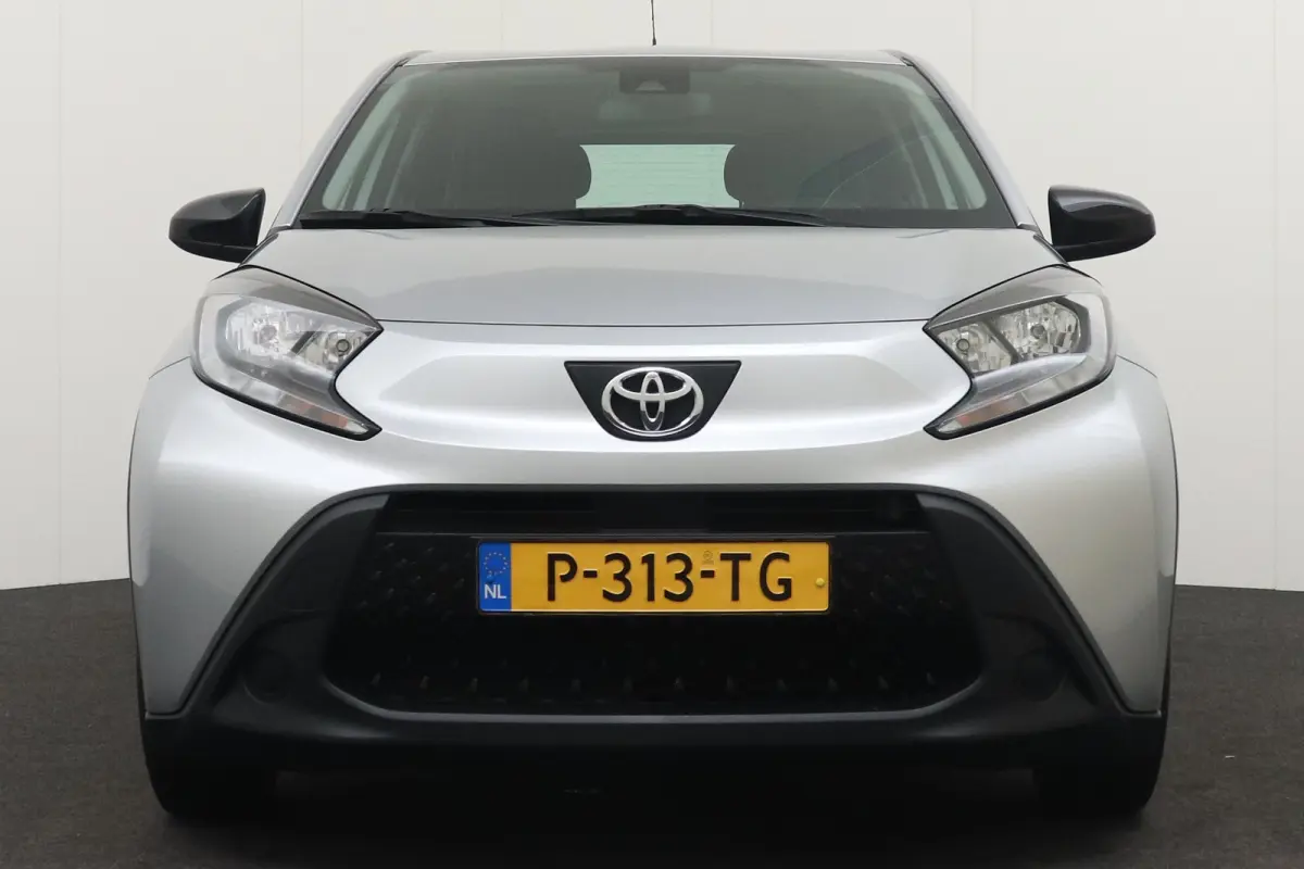 1.0 VVT-i MT Play Adapt. Cruise Carplay Camera