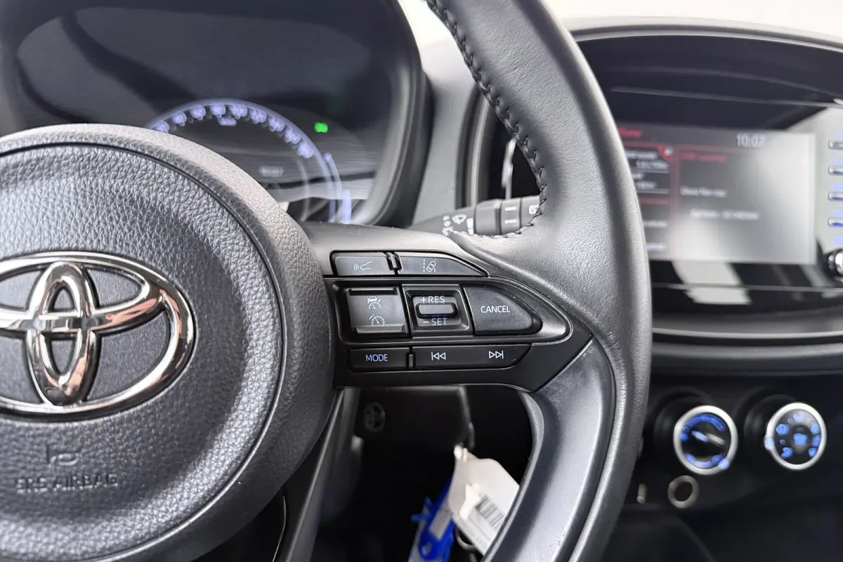 1.0 VVT-i MT Play Adapt. Cruise Carplay Camera