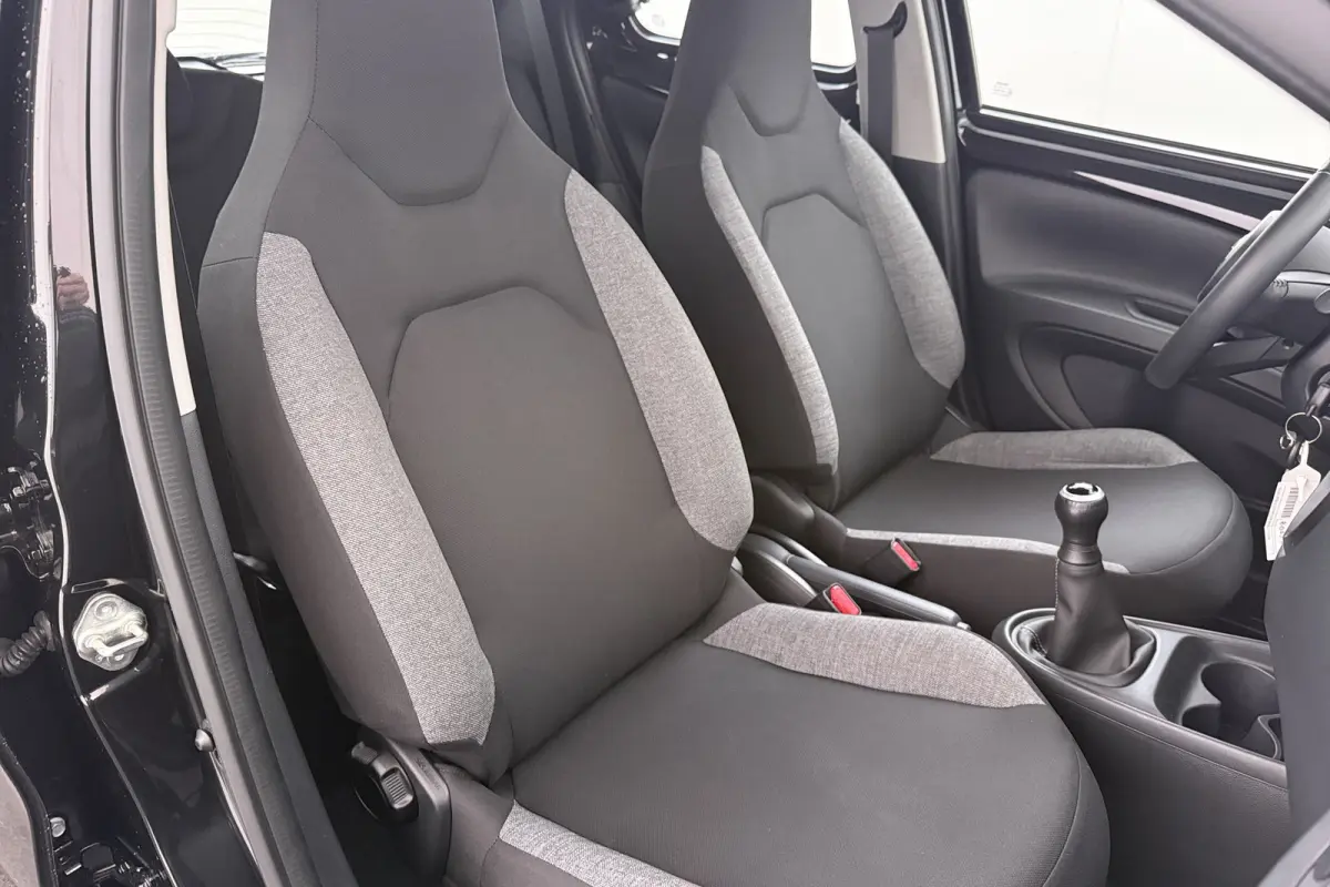 1.0 VVT-i MT Play Carplay Adapt. Cruise Camera