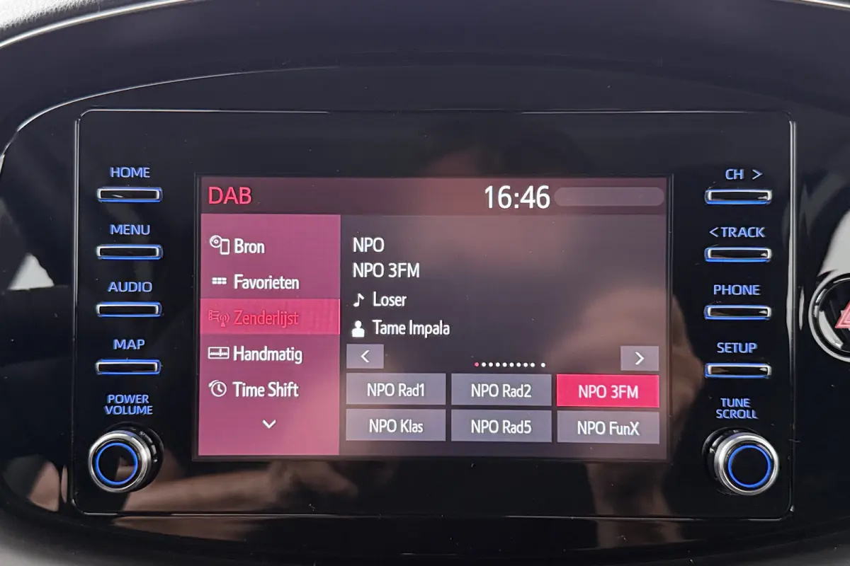 1.0 VVT-i MT Play Carplay Adapt. Cruise Camera