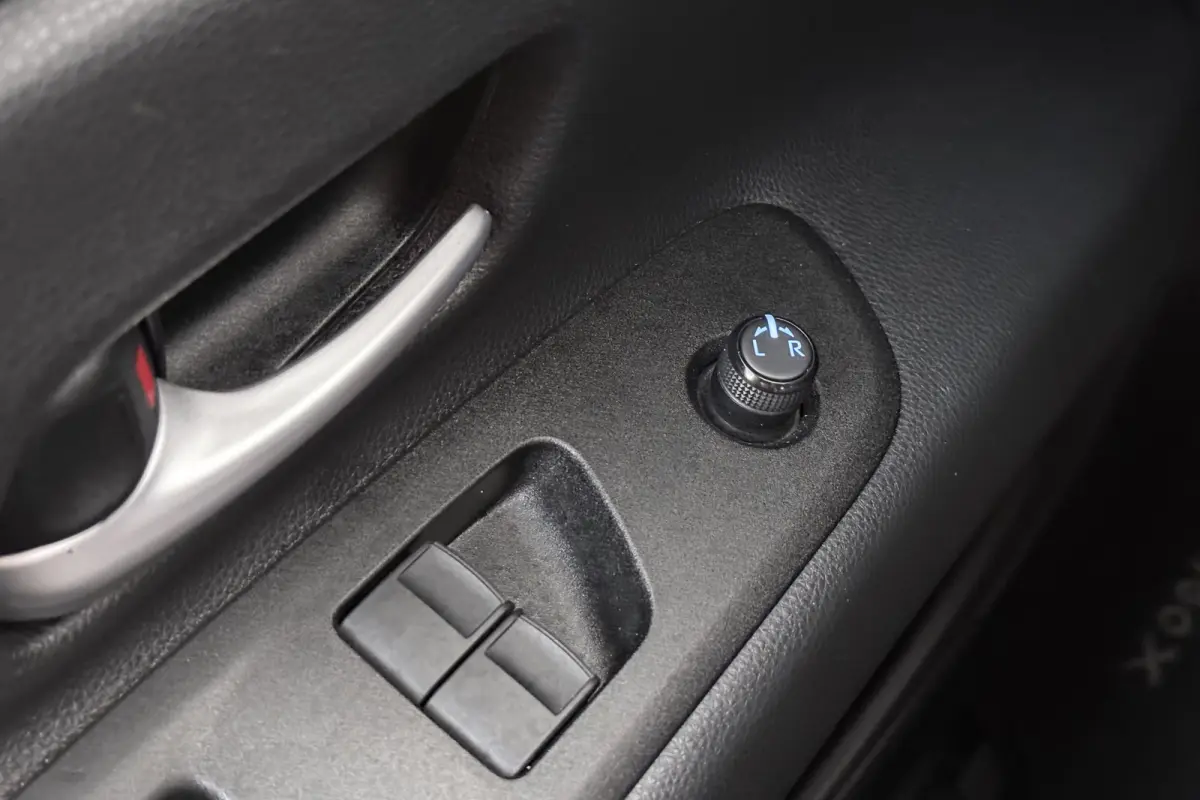 1.0 VVT-i MT Play Carplay Adapt. Cruise Camera
