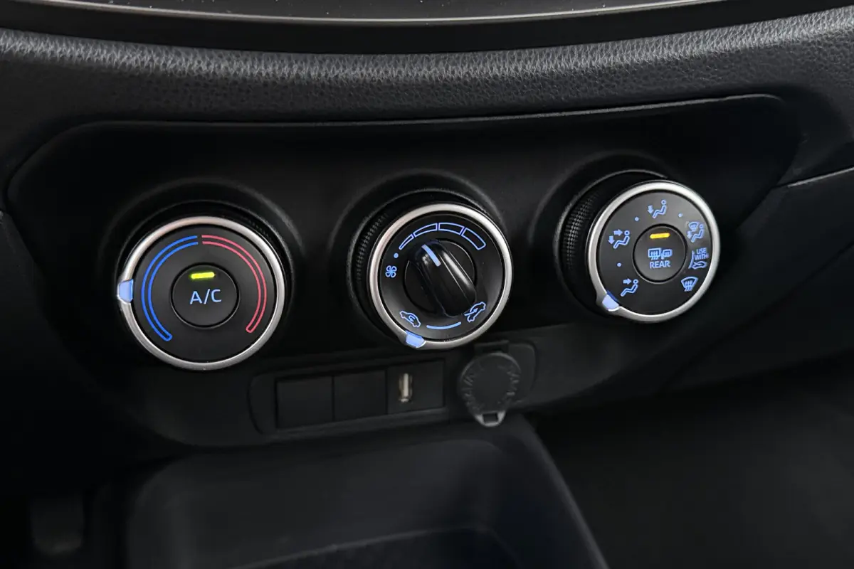 1.0 VVT-i MT Play Carplay Adapt. Cruise Camera
