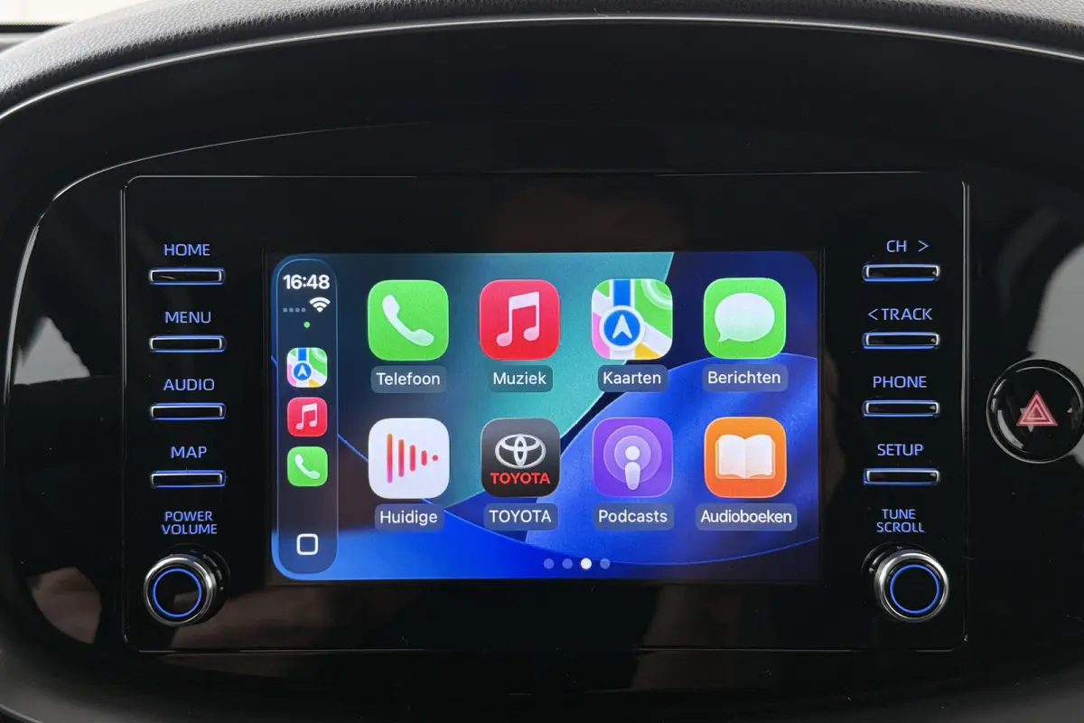 1.0 VVT-i MT Play Carplay Adapt. Cruise Camera