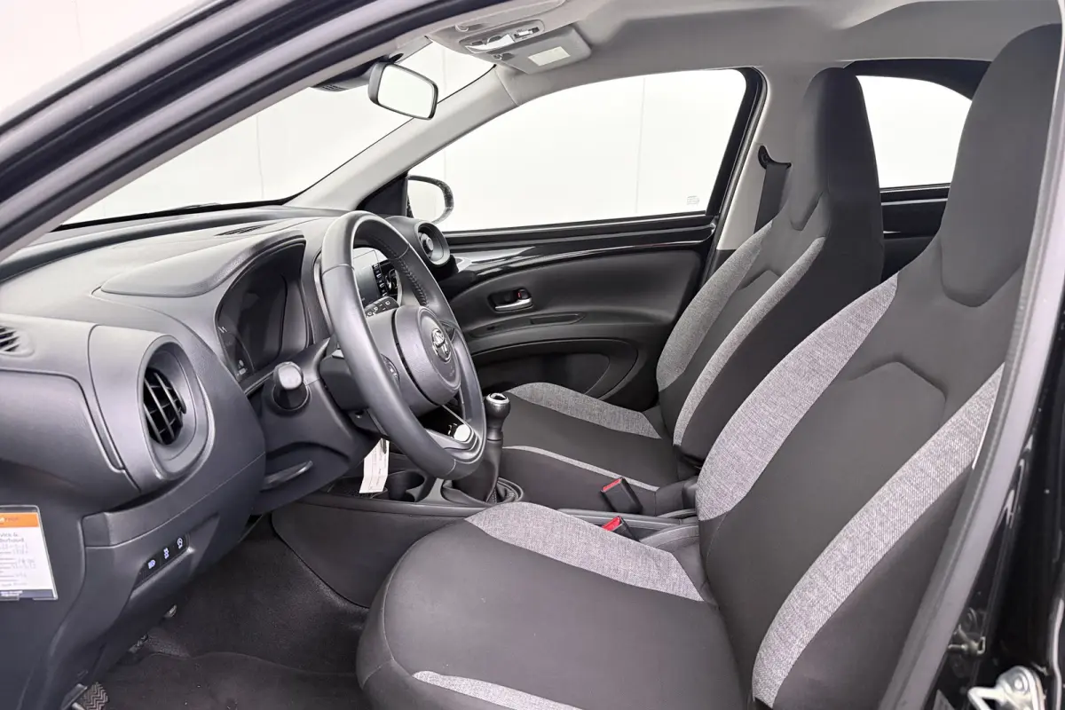 1.0 VVT-i MT Play Carplay Adapt. Cruise Camera