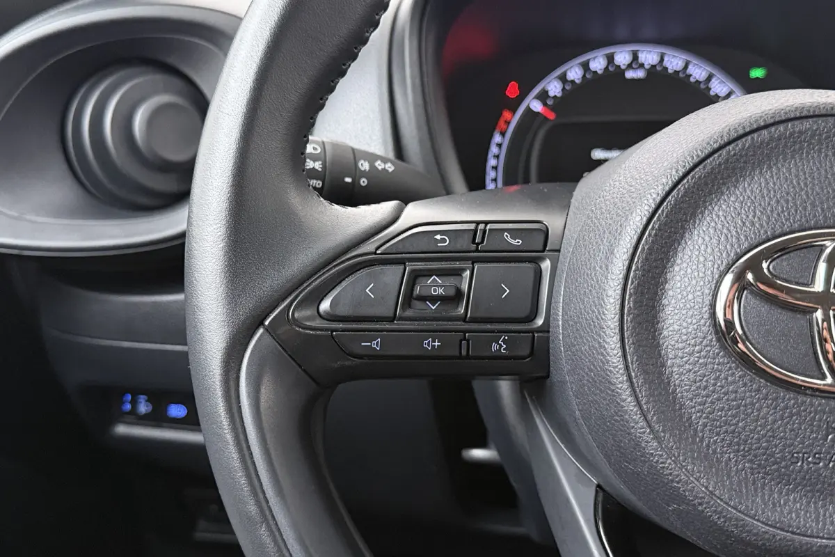 1.0 VVT-i MT Play Carplay Adapt. Cruise Camera