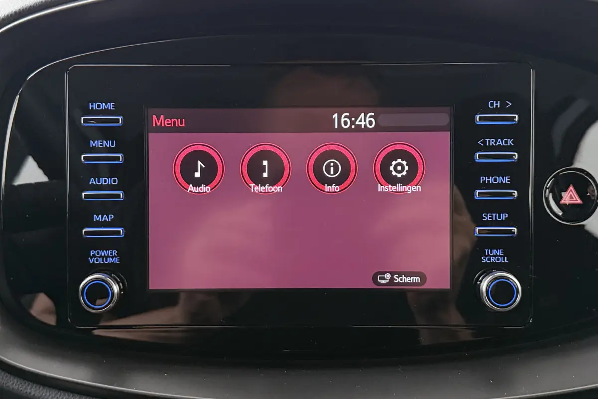 1.0 VVT-i MT Play Carplay Adapt. Cruise Camera