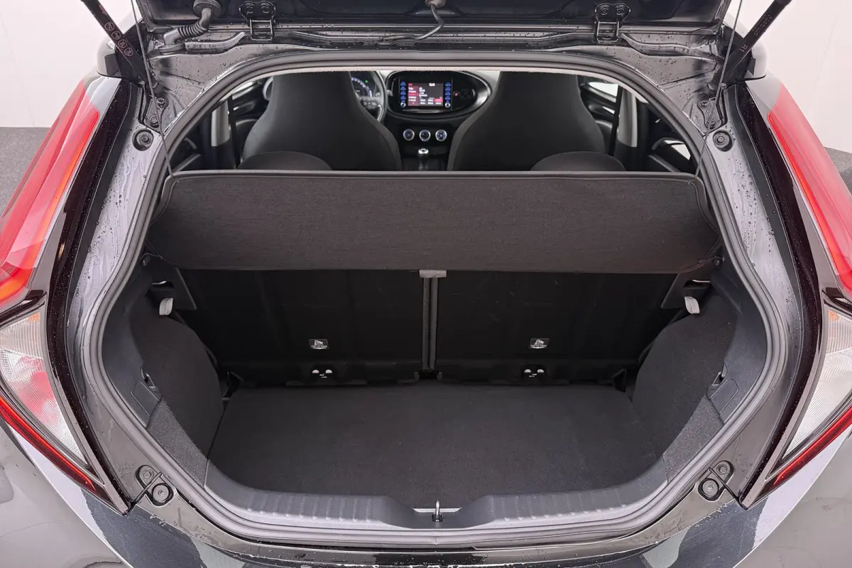 1.0 VVT-i MT Play Carplay Adapt. Cruise Camera