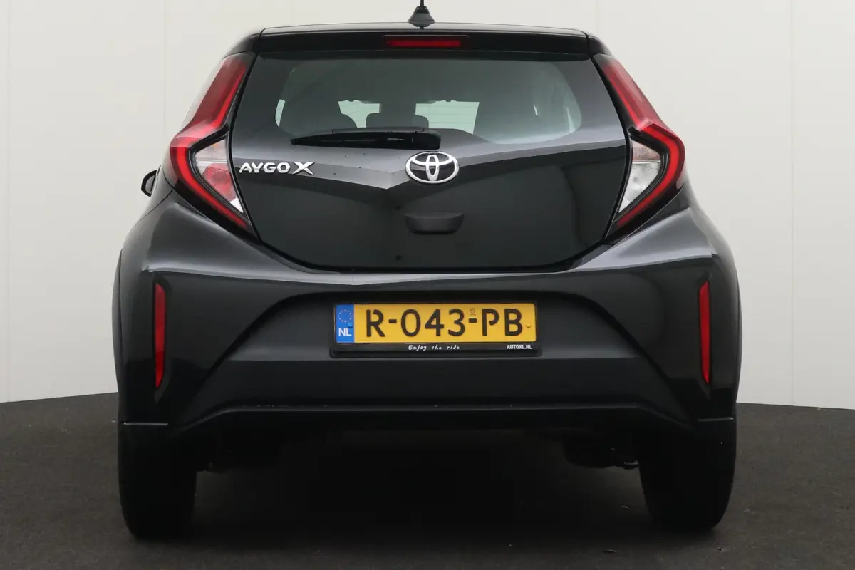 1.0 VVT-i MT Play Carplay Adapt. Cruise Camera