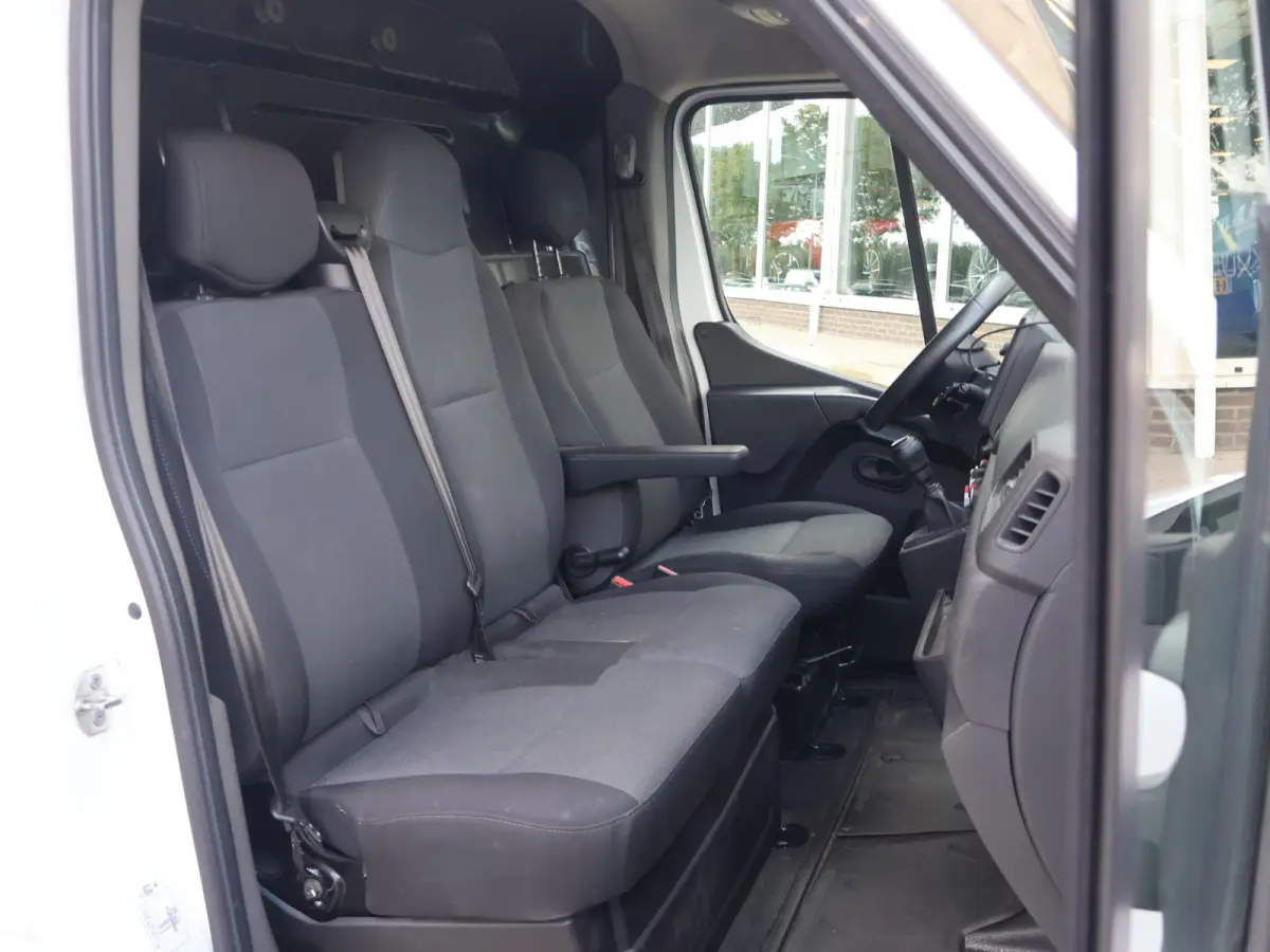 T35 2.3 dCi 150 PK L2H2 WORK EDITION + CARPLAY | CAMERA | CRUISE CONTROL | DAB | AIRCO