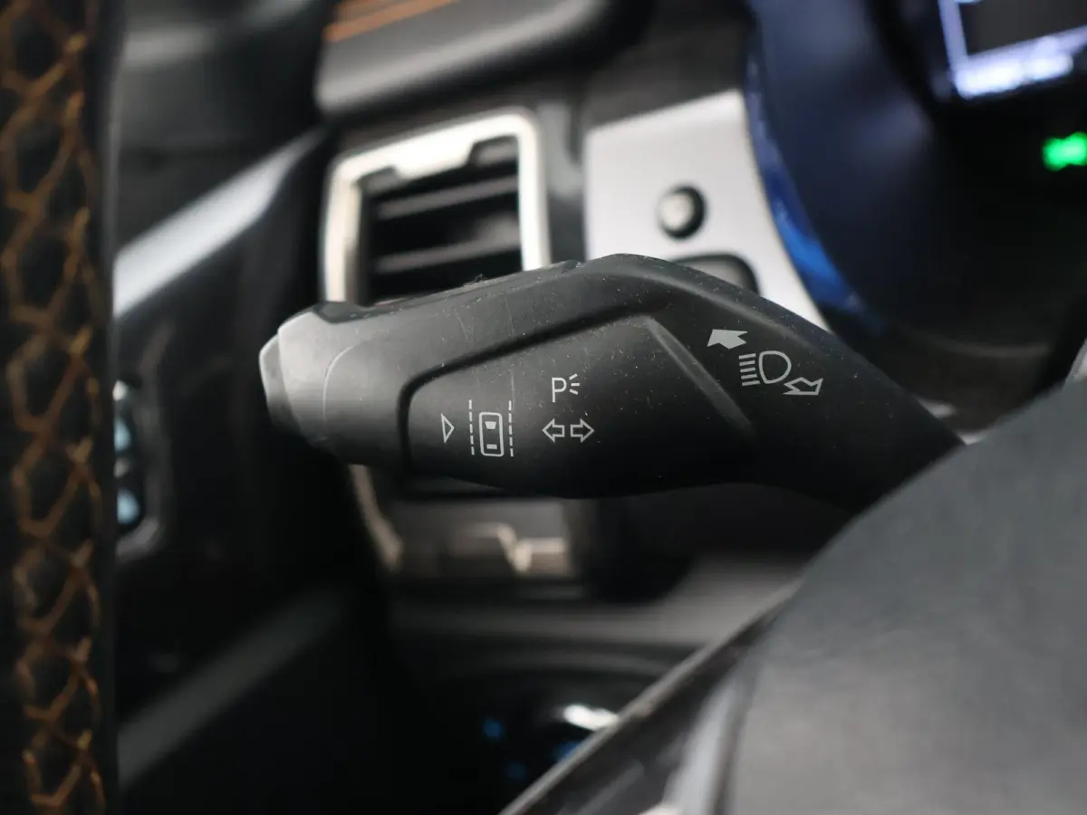 2.0 214 PK 4WD 214 PK AUT. WILDTRAK SUPERC + ADAPTIVE CRUISE | CAMERA | CARPLAY | TREKHAAK 3500 KG