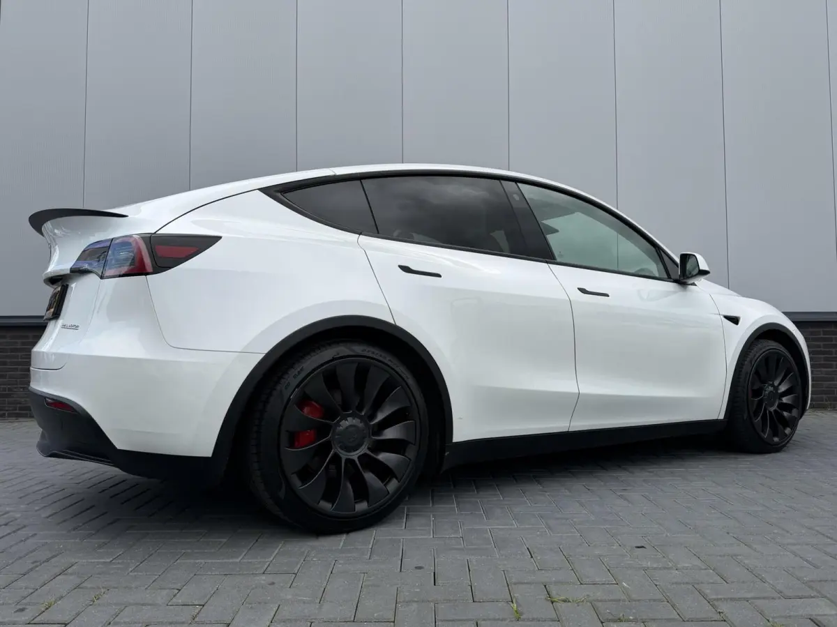 Performance AWD 75 kWh SOH92%
