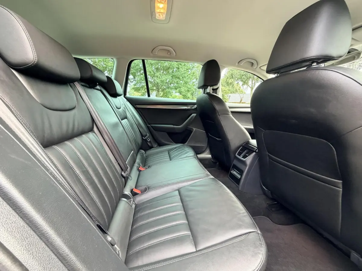 1.0 TSI Greentech Style Business | Keyless | Carplay | Clima | Stoelverwarming | Leder