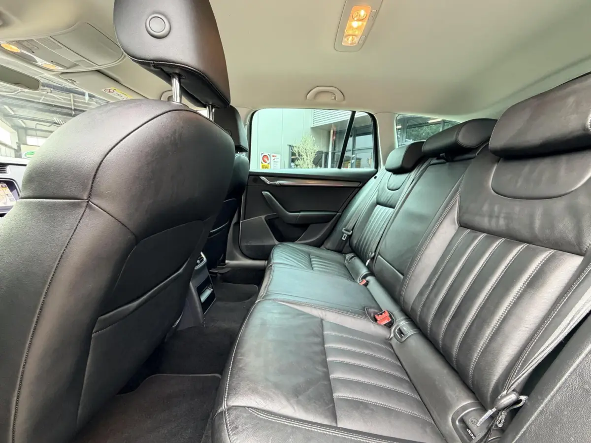 1.0 TSI Greentech Style Business | Keyless | Carplay | Clima | Stoelverwarming | Leder