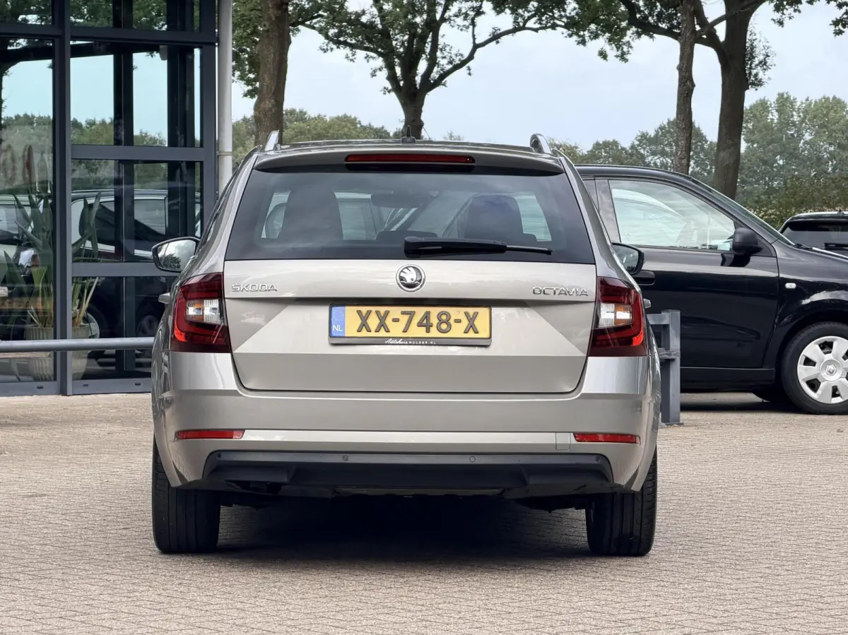 1.0 TSI Greentech Style Business | Keyless | Carplay | Clima | Stoelverwarming | Leder
