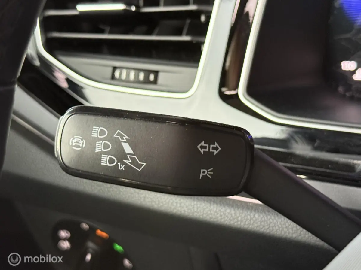 1.0TSI R-Line|PANO|IQ|ACC|CARPLAY|