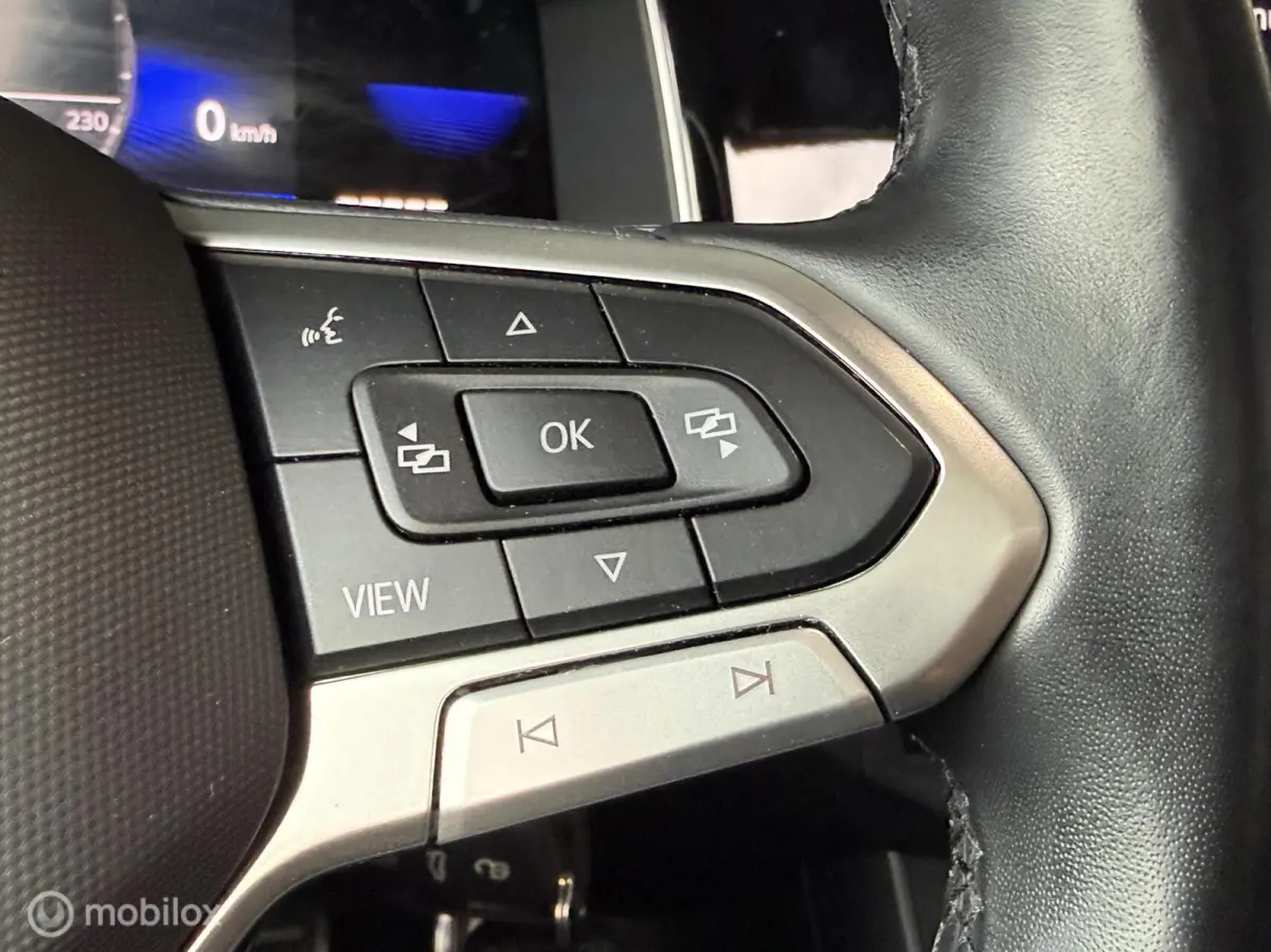 1.0TSI R-Line|PANO|IQ|ACC|CARPLAY|