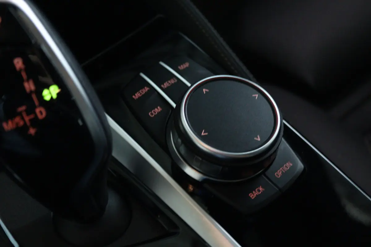 530e M-Sport Business Edition Plus | SoH 92% | Laser | Head-up | Schuifdak | Memory | Camera | Stoelverwarming | Carplay | Navi | Climate