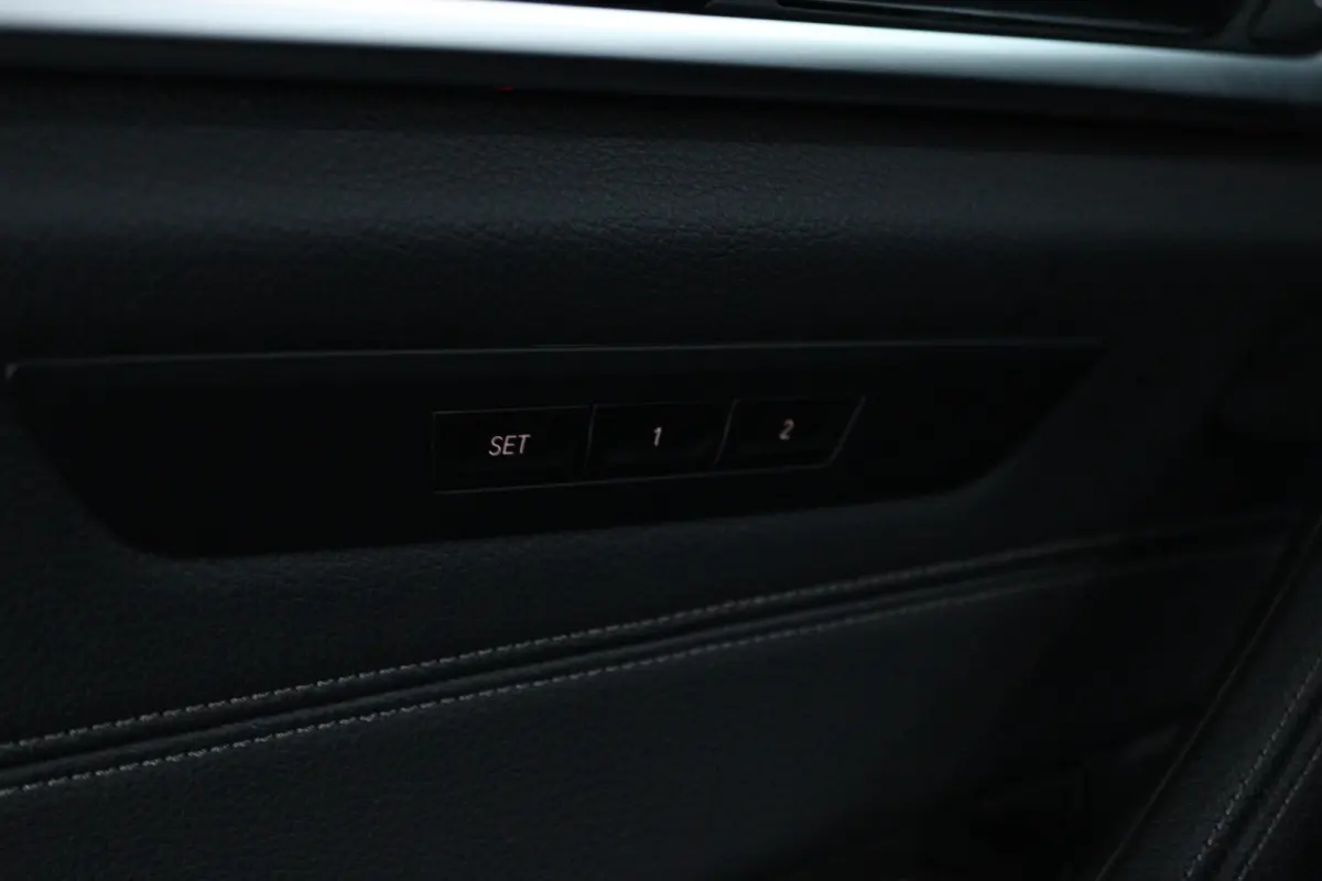 530e M-Sport Business Edition Plus | SoH 92% | Laser | Head-up | Schuifdak | Memory | Camera | Stoelverwarming | Carplay | Navi | Climate