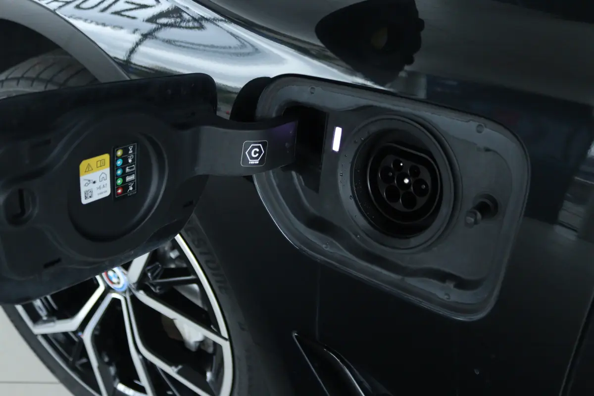 530e M-Sport Business Edition Plus | SoH 92% | Laser | Head-up | Schuifdak | Memory | Camera | Stoelverwarming | Carplay | Navi | Climate