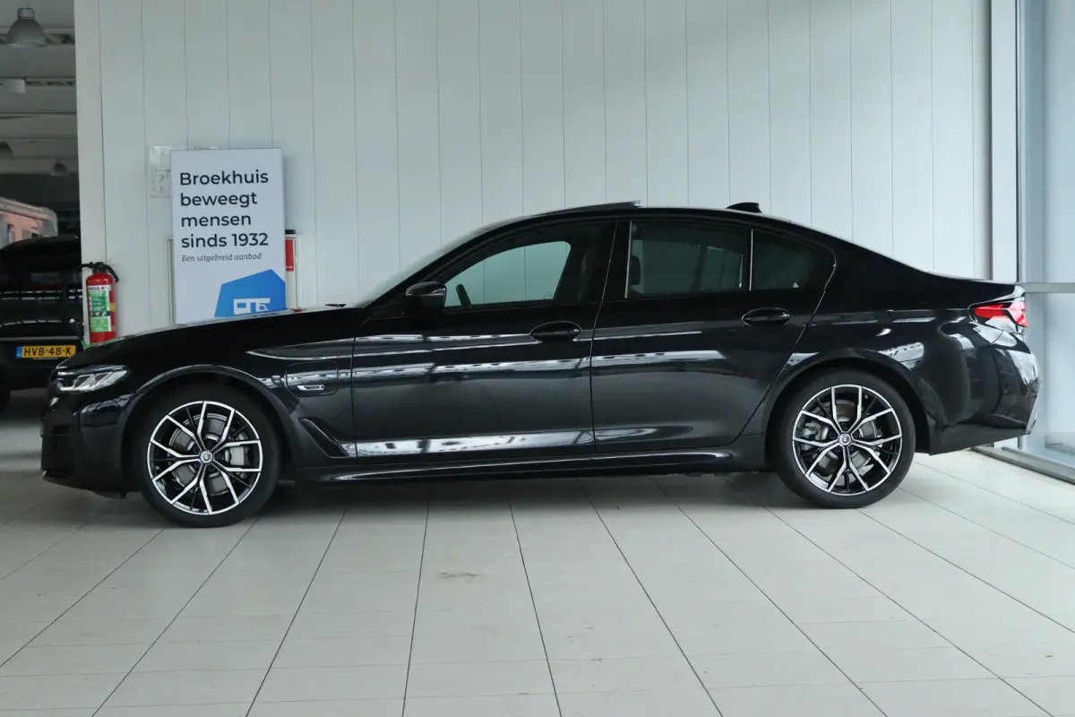 530e M-Sport Business Edition Plus | SoH 92% | Laser | Head-up | Schuifdak | Memory | Camera | Stoelverwarming | Carplay | Navi | Climate
