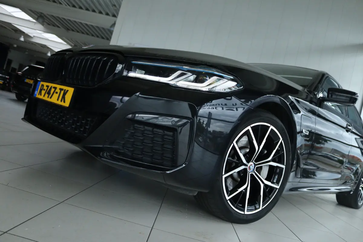 530e M-Sport Business Edition Plus | SoH 92% | Laser | Head-up | Schuifdak | Memory | Camera | Stoelverwarming | Carplay | Navi | Climate