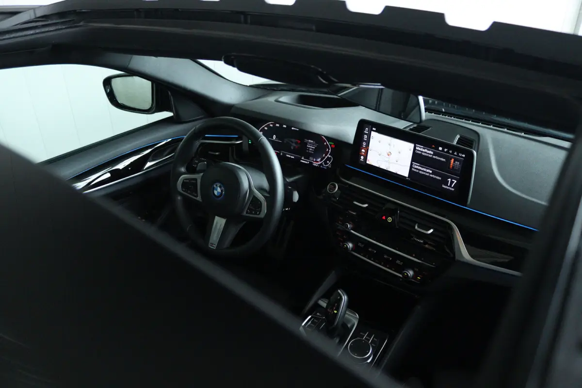 530e M-Sport Business Edition Plus | SoH 92% | Laser | Head-up | Schuifdak | Memory | Camera | Stoelverwarming | Carplay | Navi | Climate