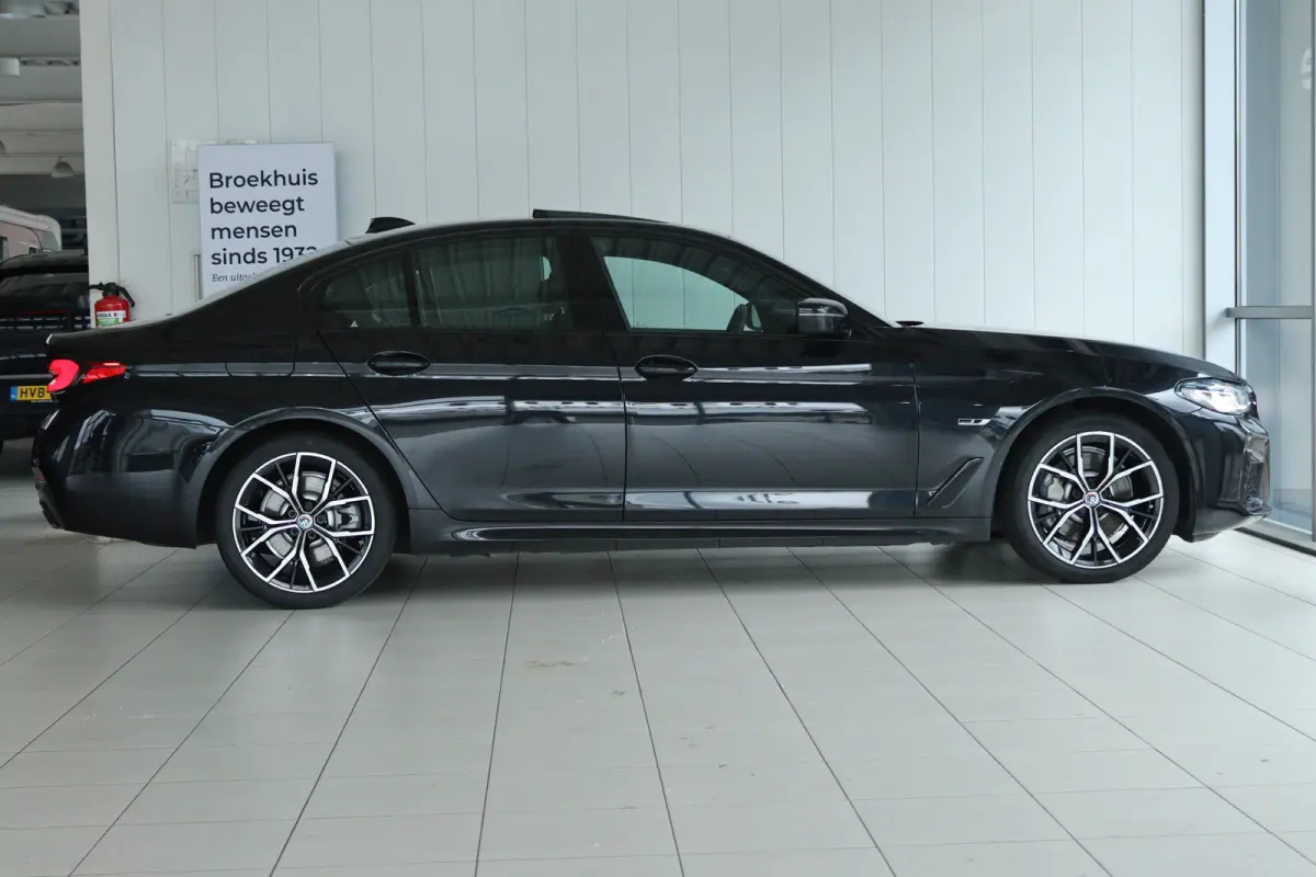 530e M-Sport Business Edition Plus | SoH 92% | Laser | Head-up | Schuifdak | Memory | Camera | Stoelverwarming | Carplay | Navi | Climate