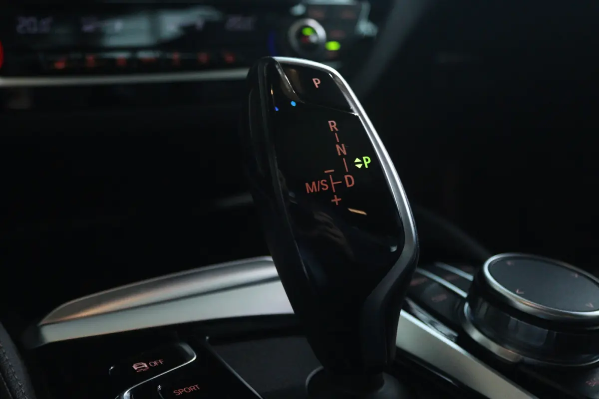 530e M-Sport Business Edition Plus | SoH 92% | Laser | Head-up | Schuifdak | Memory | Camera | Stoelverwarming | Carplay | Navi | Climate