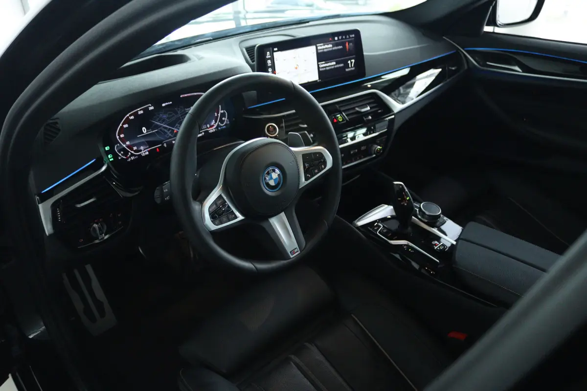 530e M-Sport Business Edition Plus | SoH 92% | Laser | Head-up | Schuifdak | Memory | Camera | Stoelverwarming | Carplay | Navi | Climate