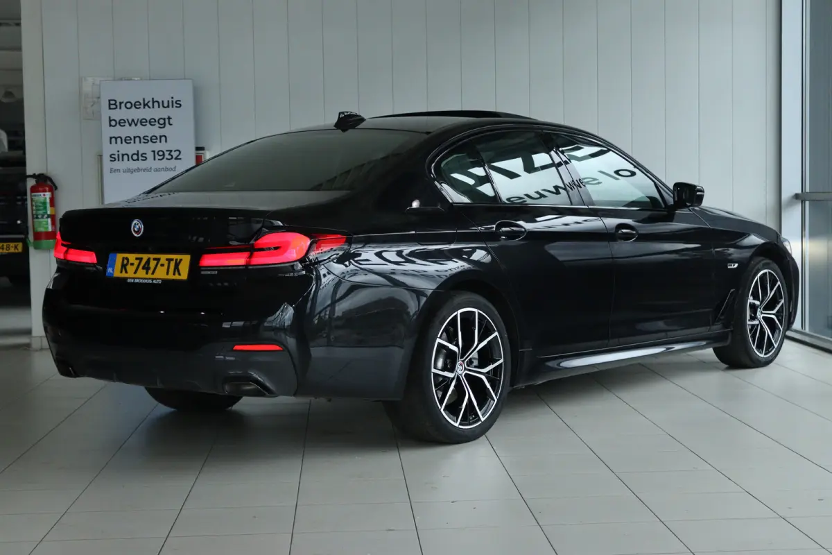530e M-Sport Business Edition Plus | SoH 92% | Laser | Head-up | Schuifdak | Memory | Camera | Stoelverwarming | Carplay | Navi | Climate