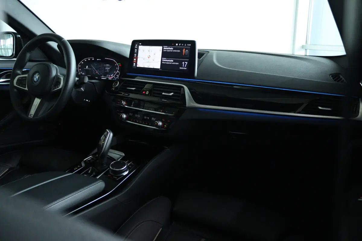 530e M-Sport Business Edition Plus | SoH 92% | Laser | Head-up | Schuifdak | Memory | Camera | Stoelverwarming | Carplay | Navi | Climate