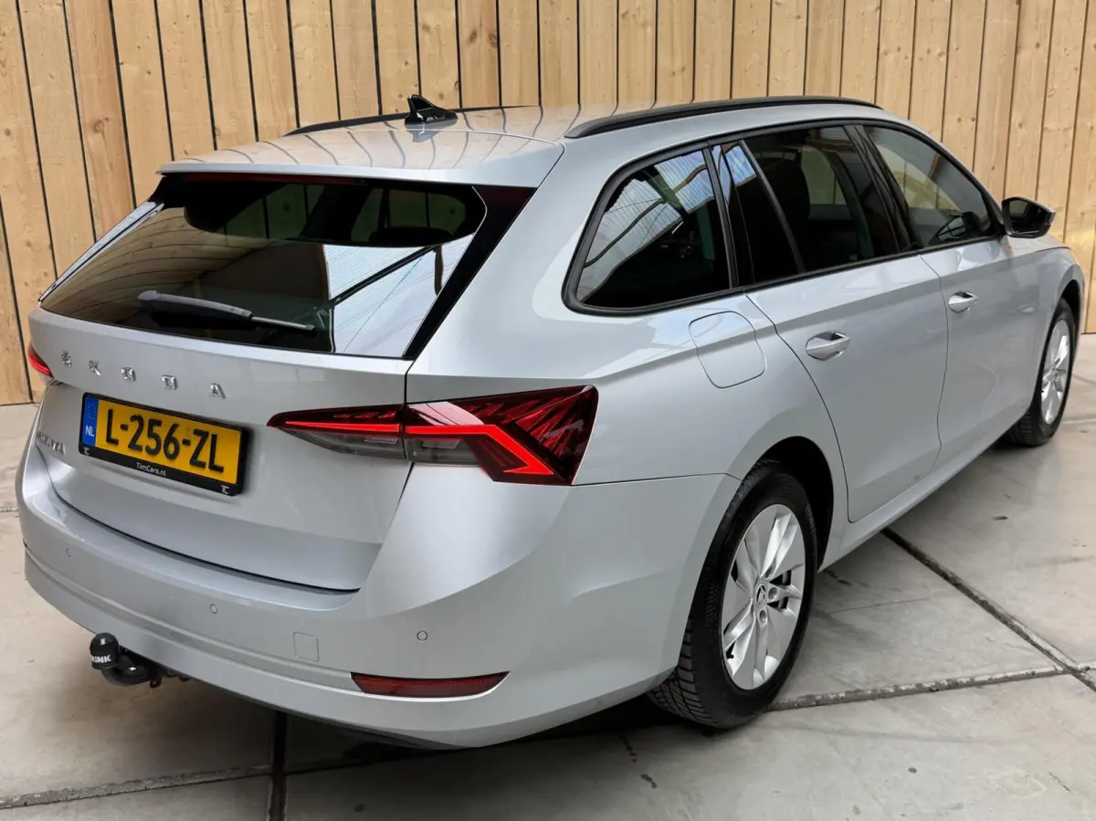 1.0 TSI Business Edition Apple CarPlay/Android Auto | Cruise & climate control | Elektrisch bedienbare achterklep | LED verlichting | Sfeerverlichting | Parkeersensoren voor en achter | Trek