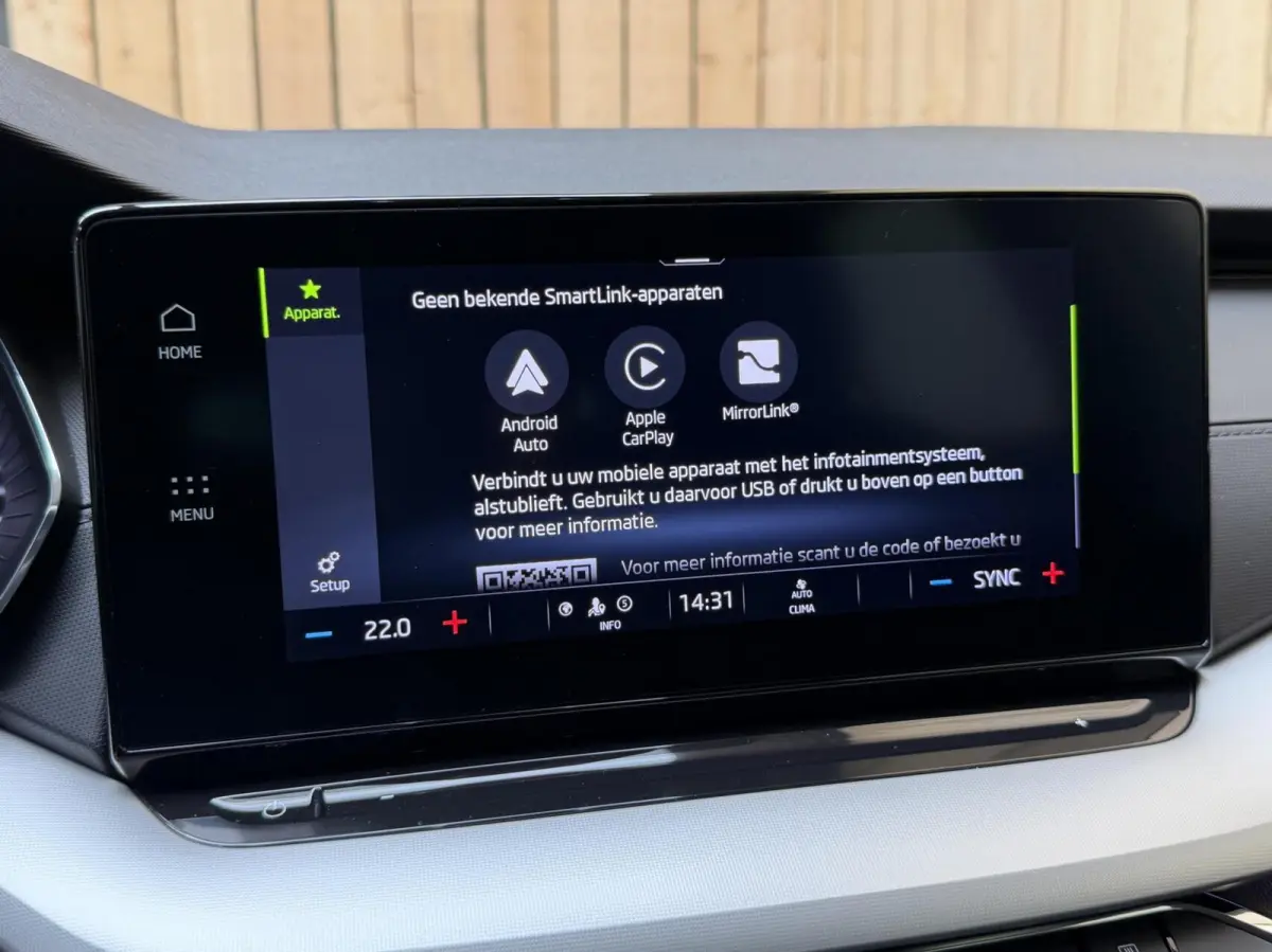 1.0 TSI Business Edition Apple CarPlay/Android Auto | Cruise & climate control | Elektrisch bedienbare achterklep | LED verlichting | Sfeerverlichting | Parkeersensoren voor en achter | Trek
