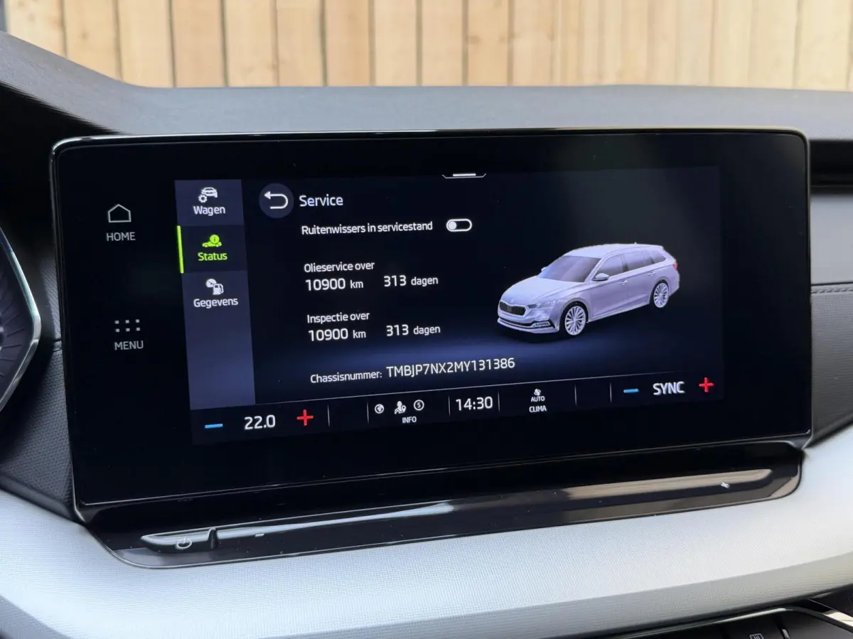 1.0 TSI Business Edition Apple CarPlay/Android Auto | Cruise & climate control | Elektrisch bedienbare achterklep | LED verlichting | Sfeerverlichting | Parkeersensoren voor en achter | Trek