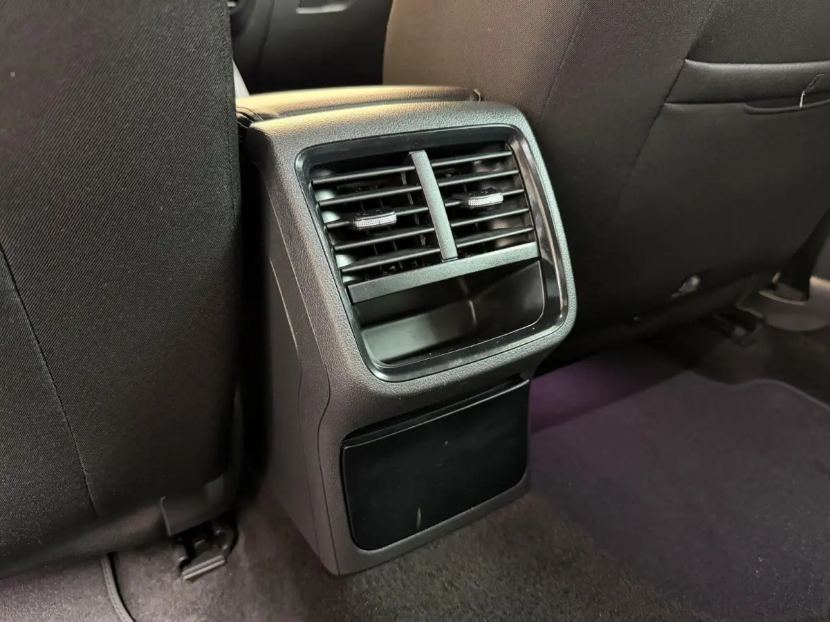1.0 TSI Business Edition Apple CarPlay/Android Auto | Cruise & climate control | Elektrisch bedienbare achterklep | LED verlichting | Sfeerverlichting | Parkeersensoren voor en achter | Trek