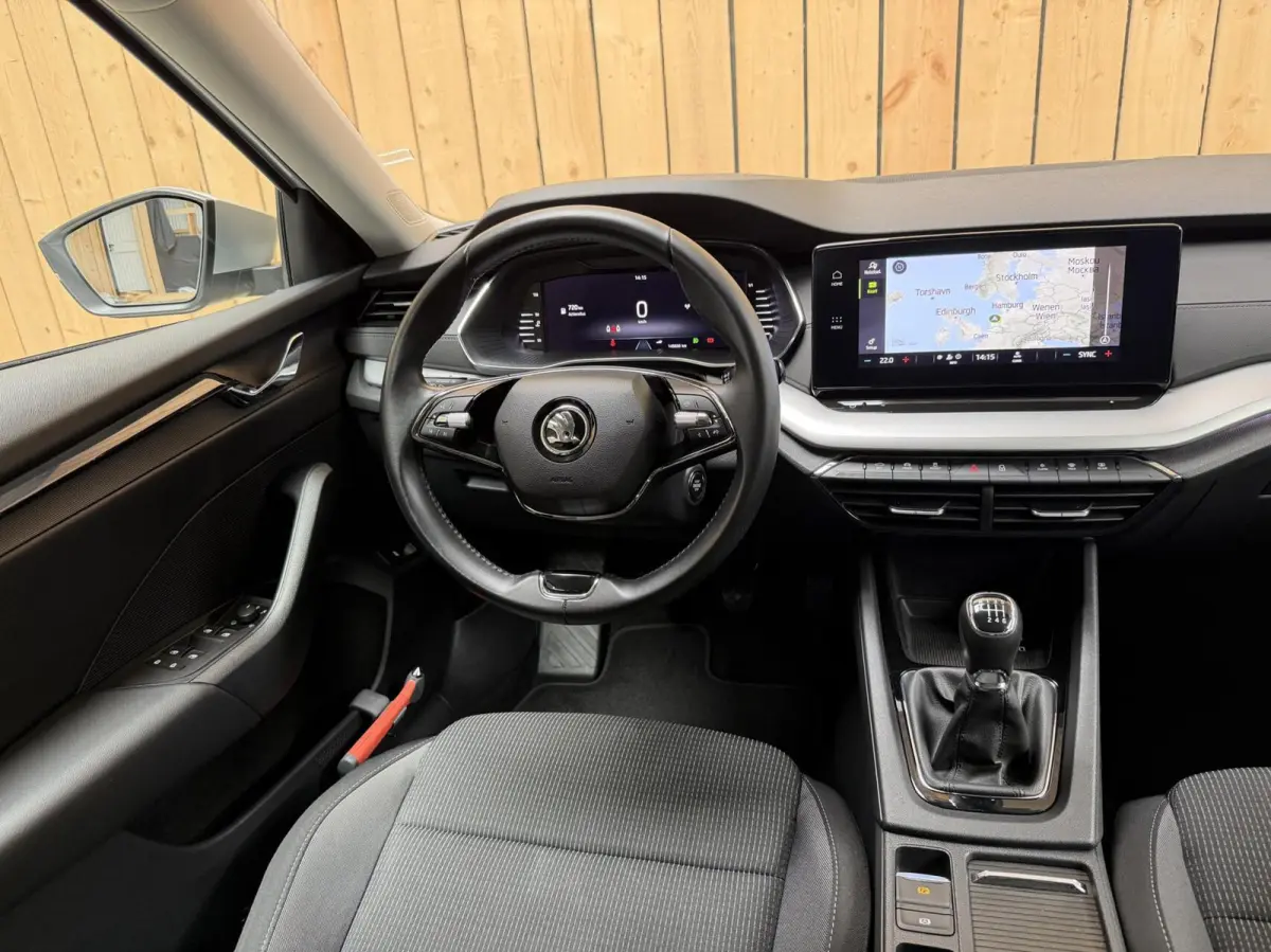 1.0 TSI Business Edition Apple CarPlay/Android Auto | Cruise & climate control | Elektrisch bedienbare achterklep | LED verlichting | Sfeerverlichting | Parkeersensoren voor en achter | Trek