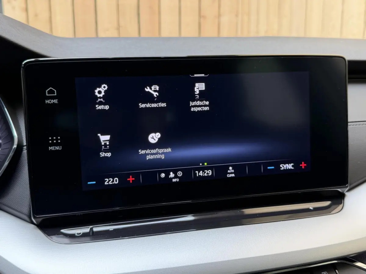 1.0 TSI Business Edition Apple CarPlay/Android Auto | Cruise & climate control | Elektrisch bedienbare achterklep | LED verlichting | Sfeerverlichting | Parkeersensoren voor en achter | Trek